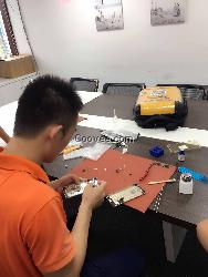 修屏哥OPPOR8手机换屏要多久